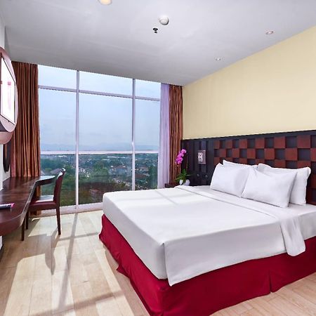 Grand Orchid Hotel Yogyakarta Maguwo Екстер'єр фото