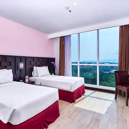 Grand Orchid Hotel Yogyakarta Maguwo Екстер'єр фото