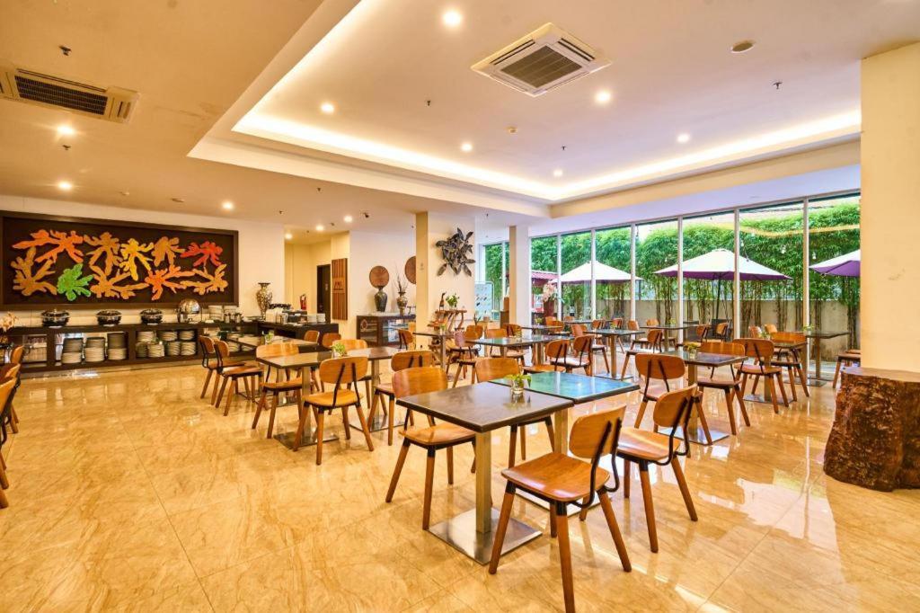 Grand Orchid Hotel Yogyakarta Maguwo Екстер'єр фото