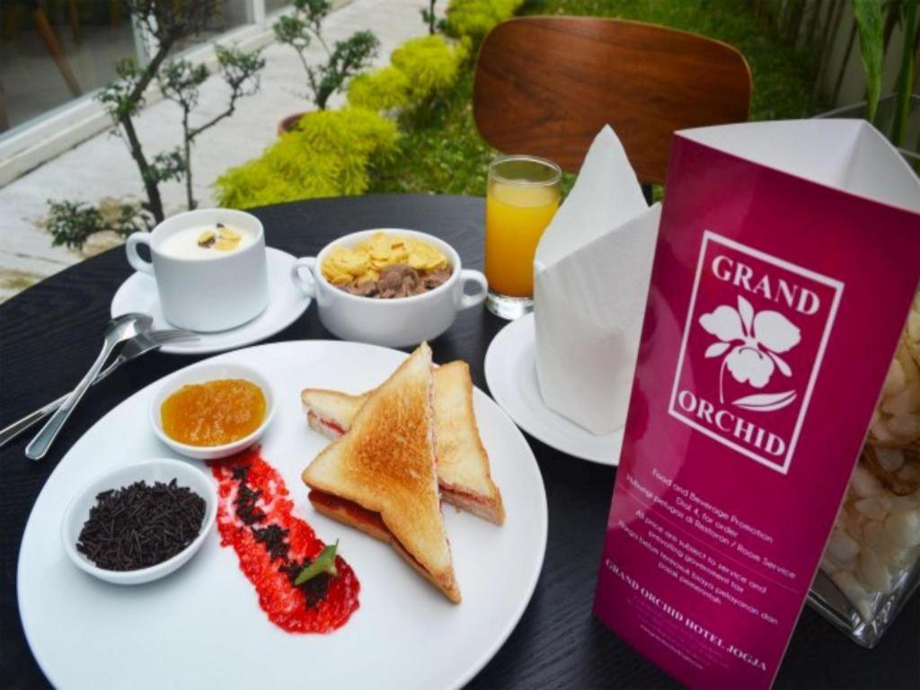 Grand Orchid Hotel Yogyakarta Maguwo Екстер'єр фото