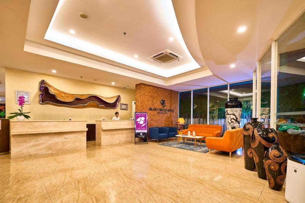 Grand Orchid Hotel Yogyakarta Maguwo Екстер'єр фото