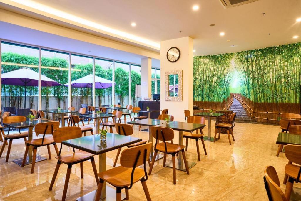 Grand Orchid Hotel Yogyakarta Maguwo Екстер'єр фото