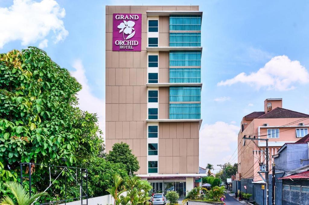 Grand Orchid Hotel Yogyakarta Maguwo Екстер'єр фото