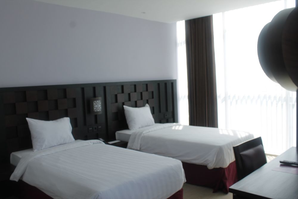 Grand Orchid Hotel Yogyakarta Maguwo Екстер'єр фото